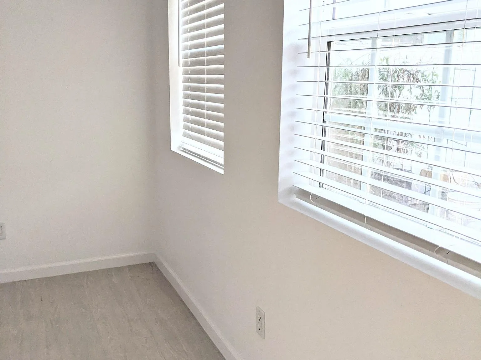 428 S Falcon St — Photo 2
