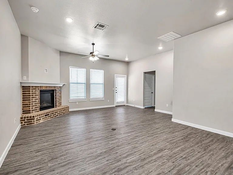 5910 Purtis Creek Dr — Photo 14