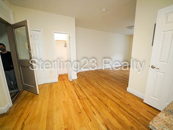 4th image of 3061 33rd St #3B
