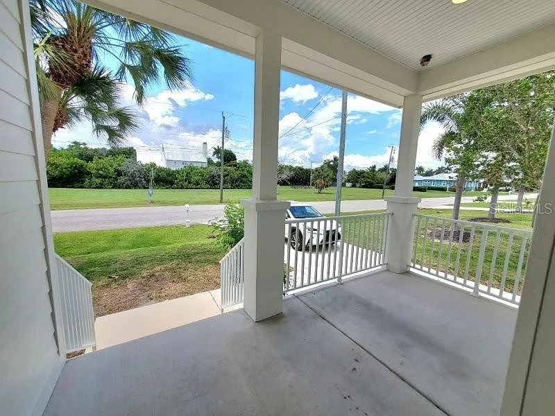 3 bed, 2.0 bath, 1383 sqft, $2,200 — Photo 3