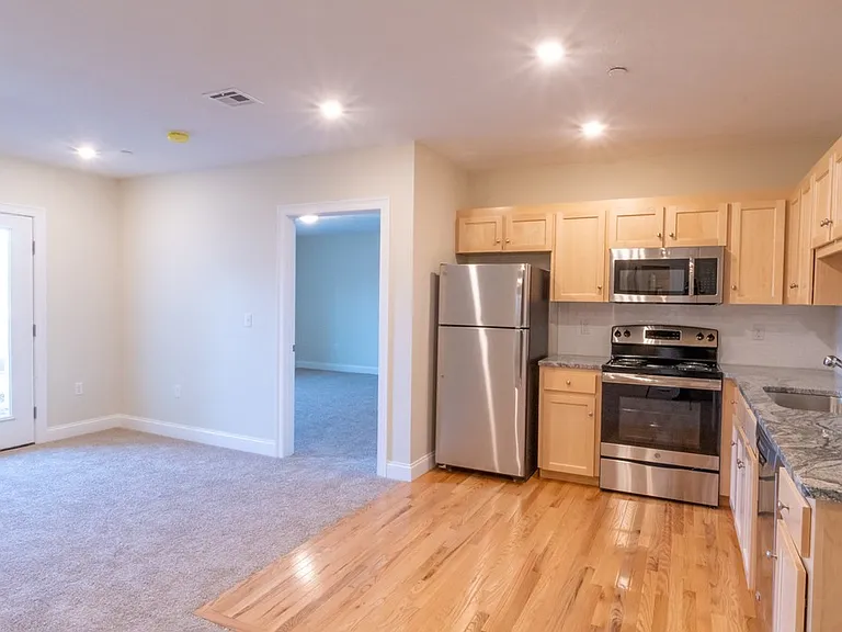 80 N Meadows Rd #102 — Photo 2