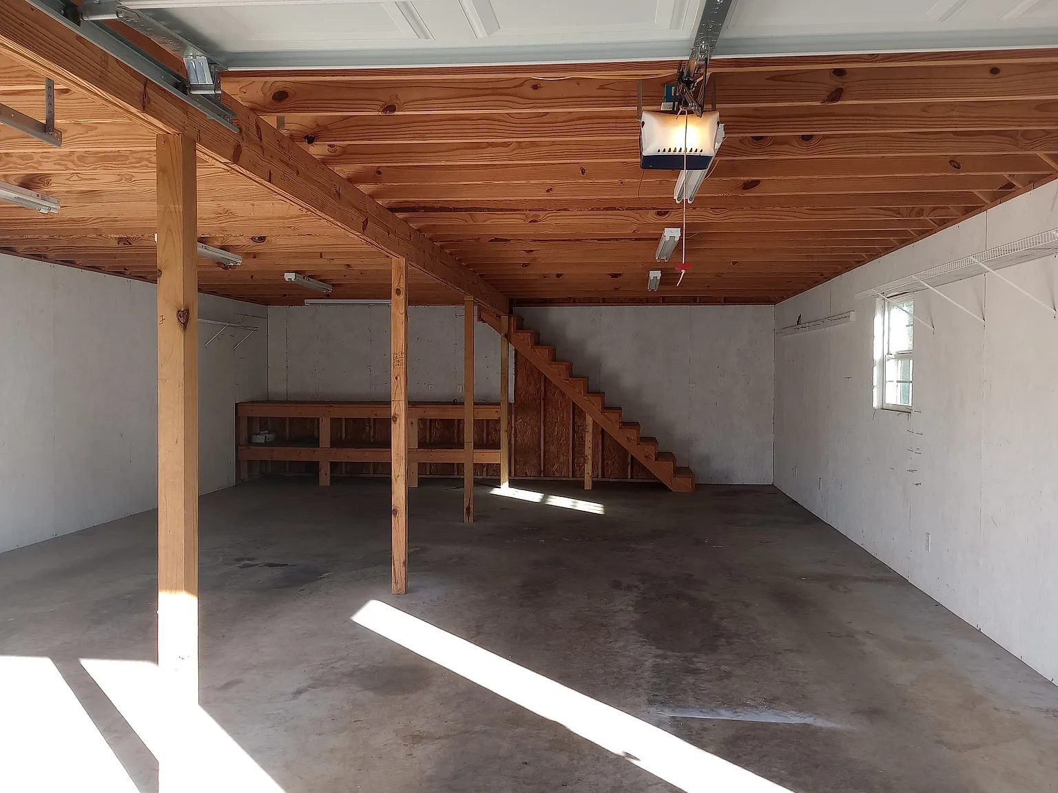 3 bed, 1957 sqft, $1,795 — Photo 3