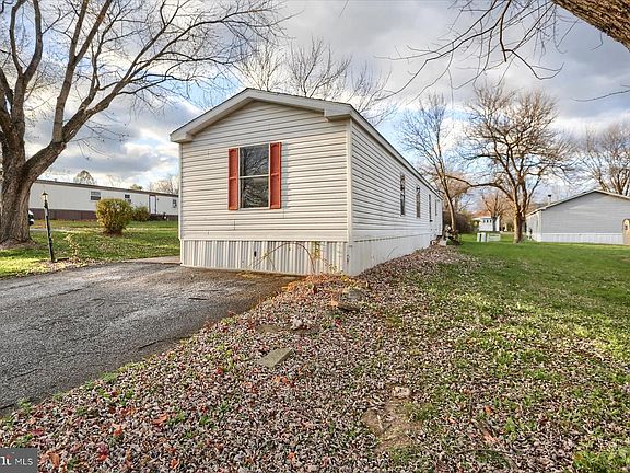 3rd image of 21 Walnut Ln
