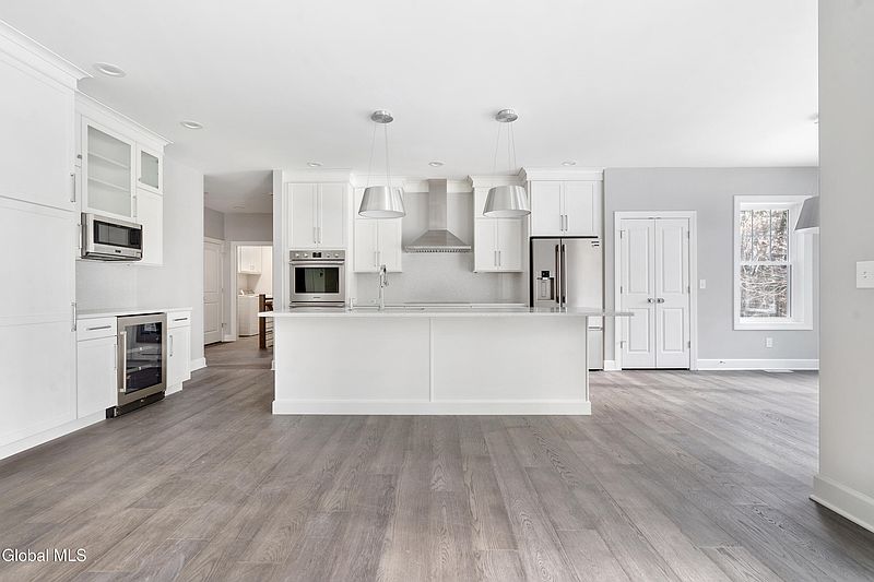 3rd image of 5 Northbrook Drive