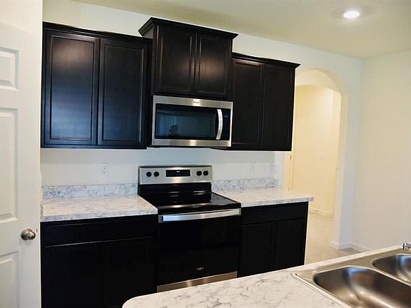 2nd image of 1841 SW Cameo Blvd