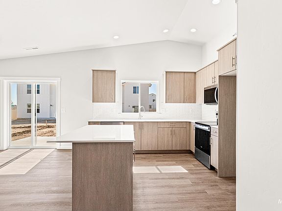 4th image of 1077 W Jasper St