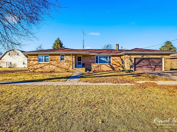 209 E 3rd St, Aroma Park, IL 60910