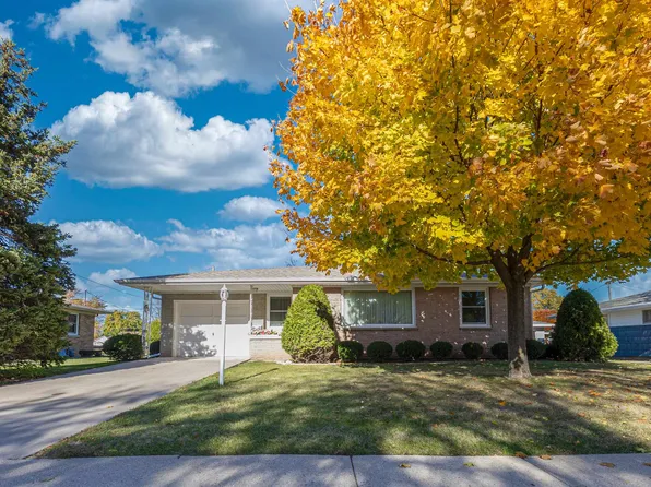 154 W 25th Ave, Oshkosh, WI 54902