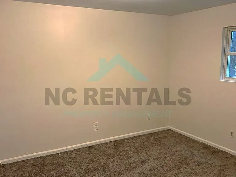 2559 Green Oaks Ct #B — Photo 14