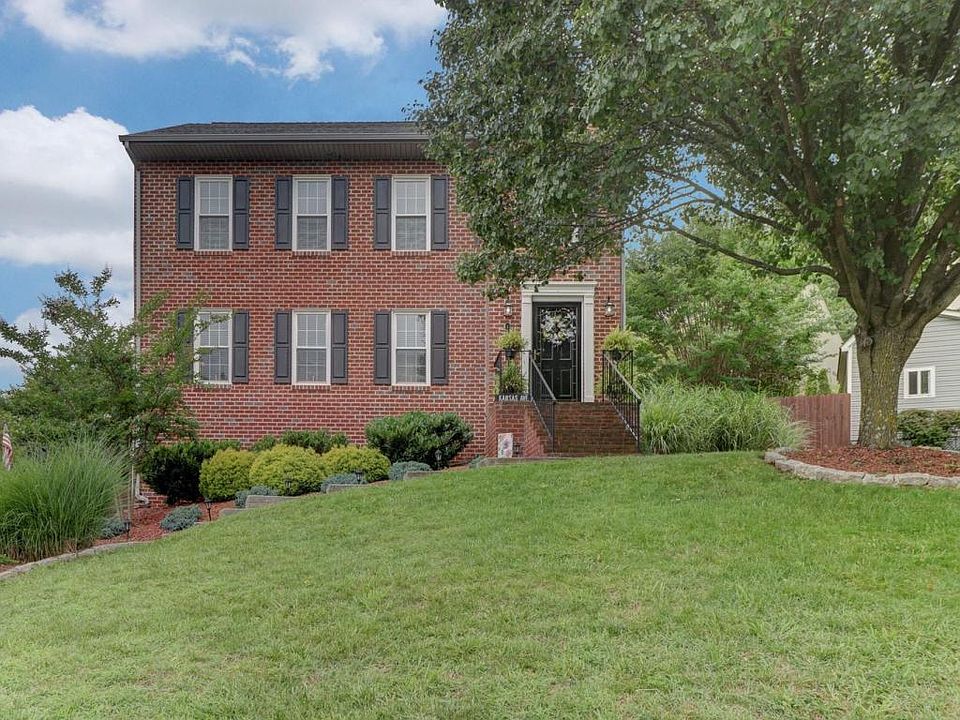1st image of 4710 Meadow Crossing Ln NE