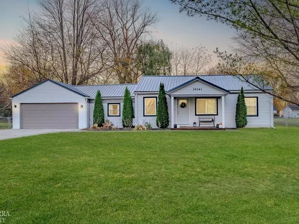 39341 Hazel St, Harrison Township, MI 48045