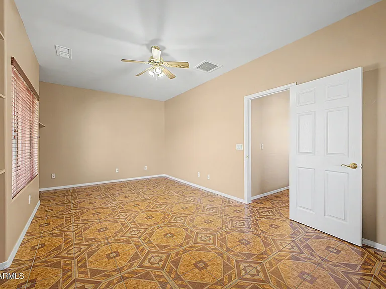 5329 W La Salle St — Photo 34