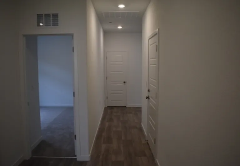4486 N San Clemente Ave — Photo 5