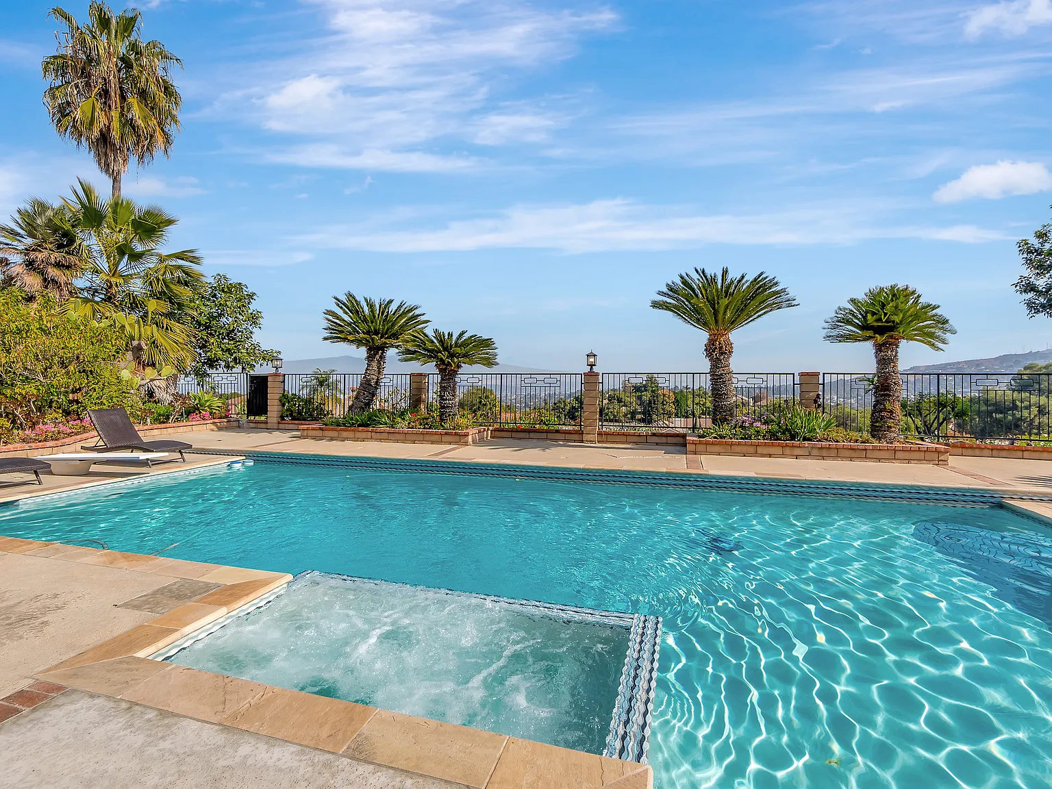 2 bed, 1500 sqft, $4,295 — Photo 1