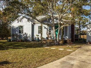 114 Chestnut Dr, Beaufort, NC 28516