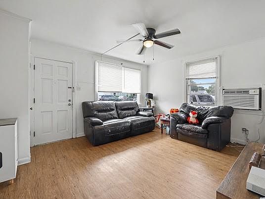 2nd image of 554-556 S Carrollton Ave