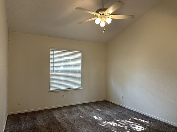 5th image of 2103 Bluebonnet Dr