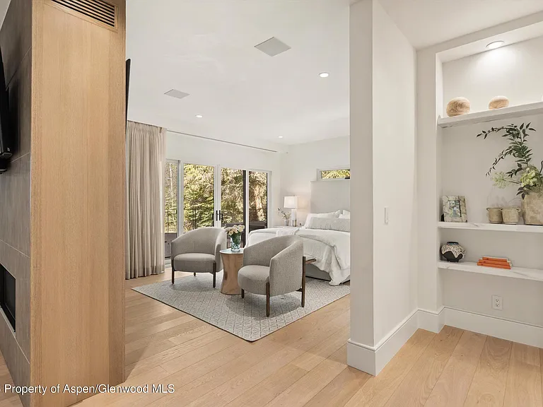 141 & 137 Liberty Ln — Photo 15