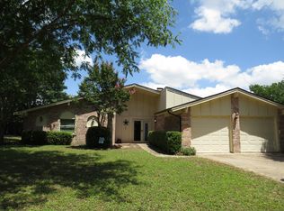 3308 Spring Valley Dr, Bedford, TX 76021