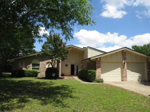 3308 Spring Valley Dr, Bedford, TX 76021