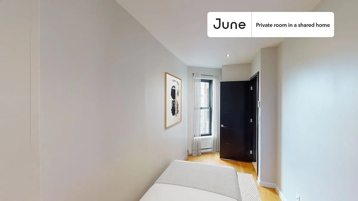 Full bedroom in 3 bed/1 bath home in Upper West Side #1306 B — Photo 1