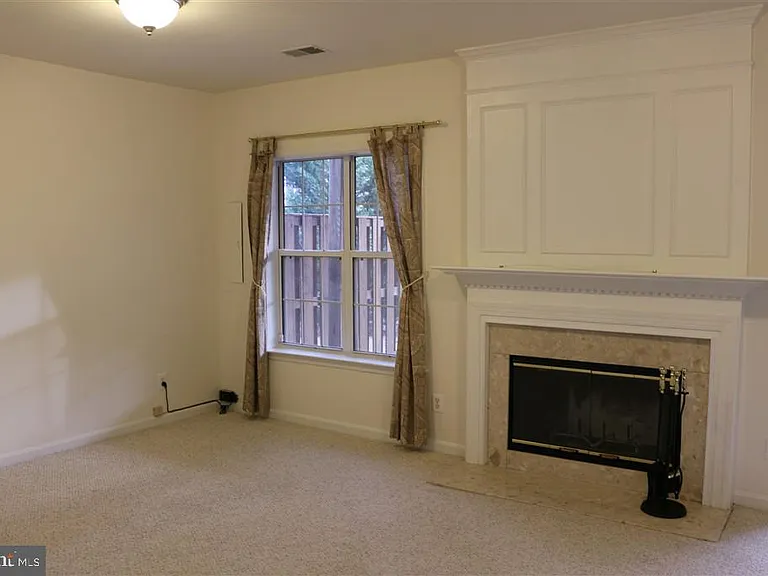 7507 Lamoyne Ct — Photo 11