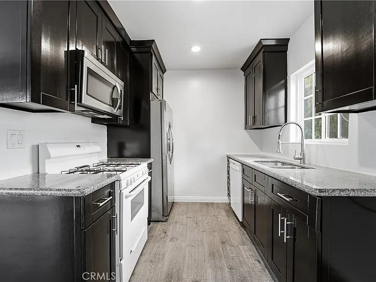 10715 Moorpark St #1 — Photo 8