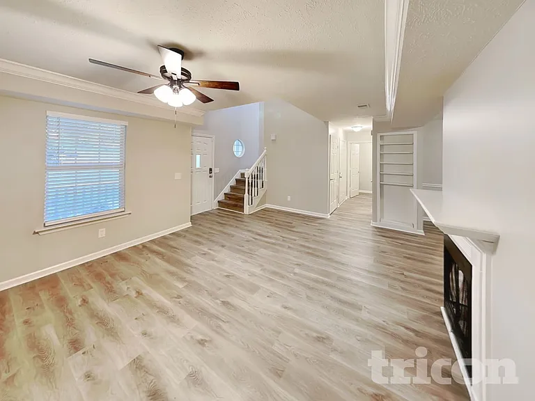 80 Vincent Ln — Photo 2
