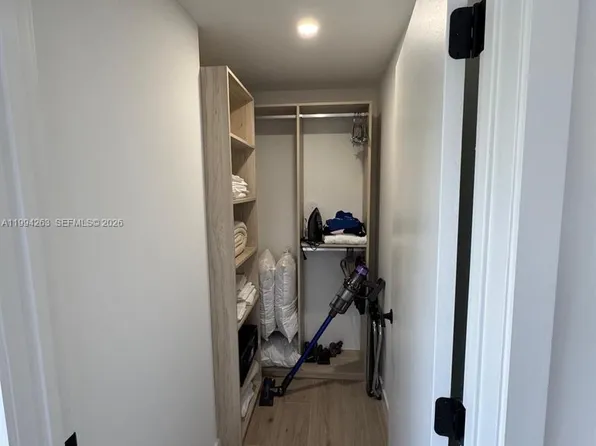 225 N Miami Ave, Miami, FL