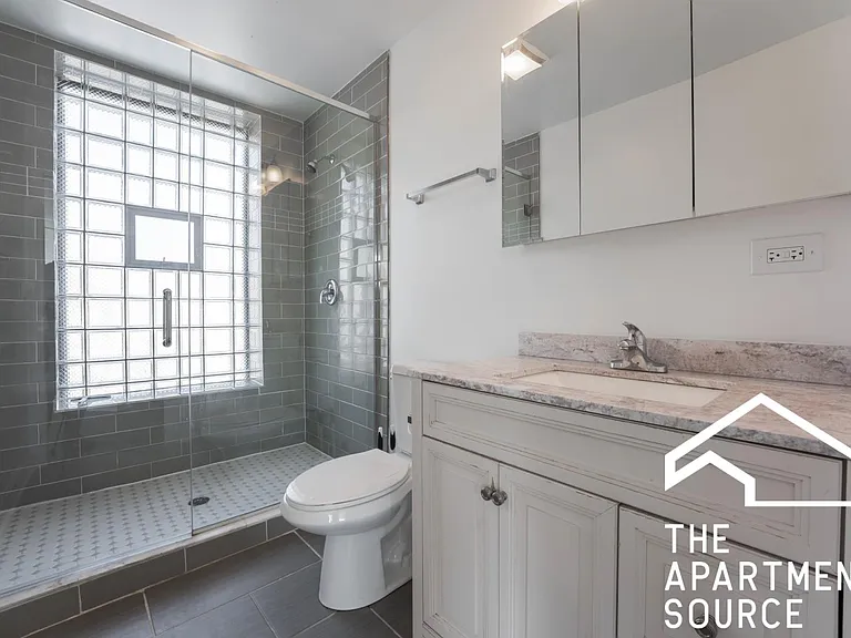 2450 N Milwaukee Ave #2 — Photo 20