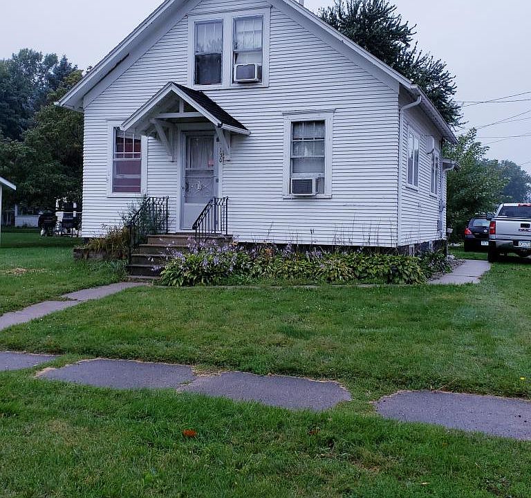 1st image of 130 1st Ave SE