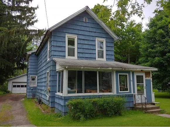 58 Maple Ave photo 1