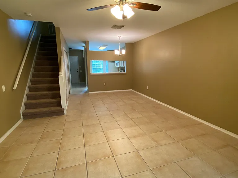 1309 Throckmorton Dr — Photo 2