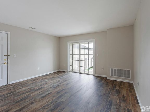 5th image of 1136 Fernwood Ct #1136
