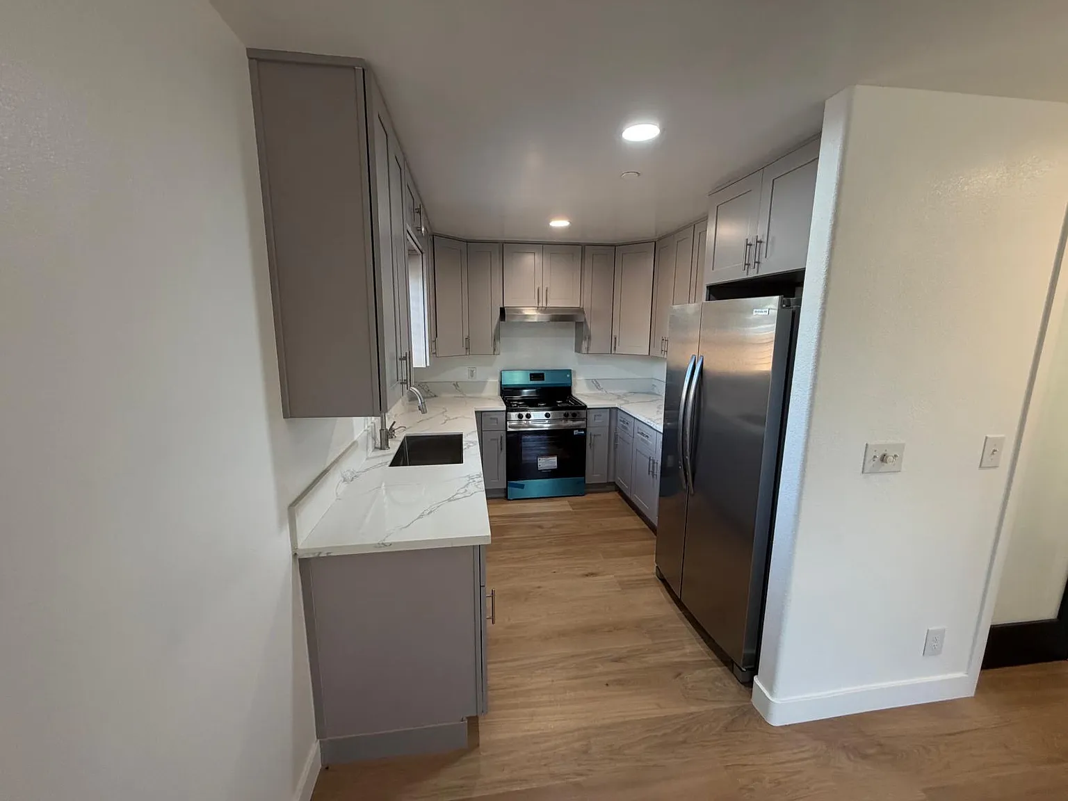 2 bed, 667 sqft, $3,400 — Photo 3