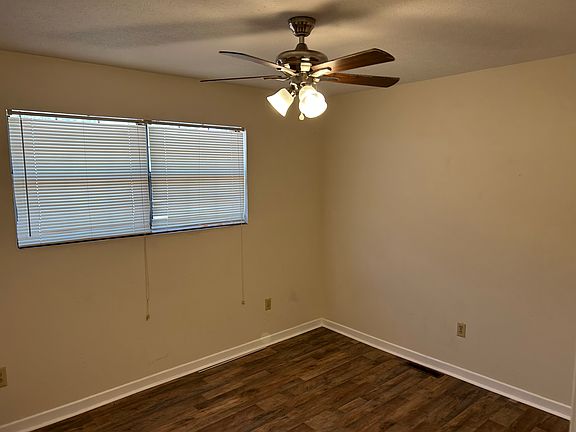 3rd image of 424 Eastley Ct