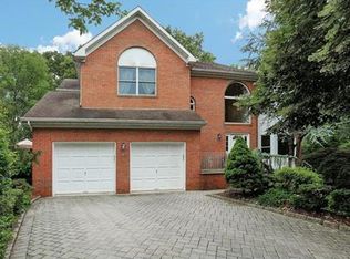 5 Reading Ct, Metuchen, NJ 08840