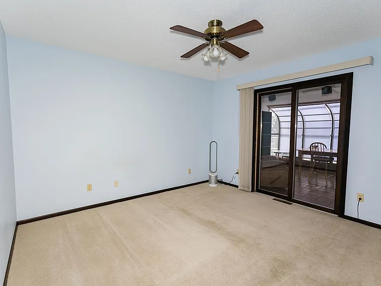 601 W Interstate Ave — Photo 17