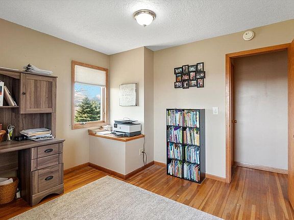 4th image of 2528 Medford Ave