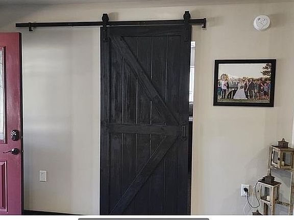 4th image of 320 Cave Creek Rd