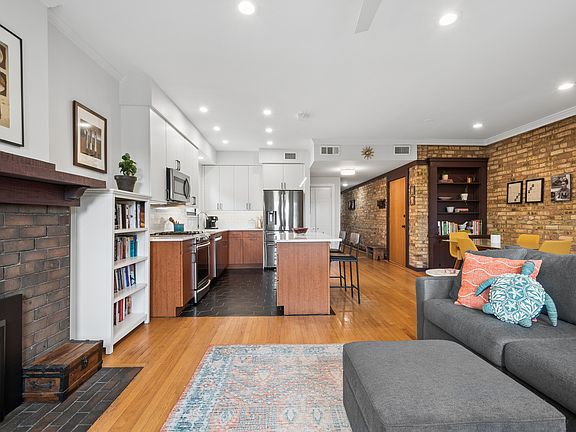 5th image of 822 Hinman Ave APT 3S