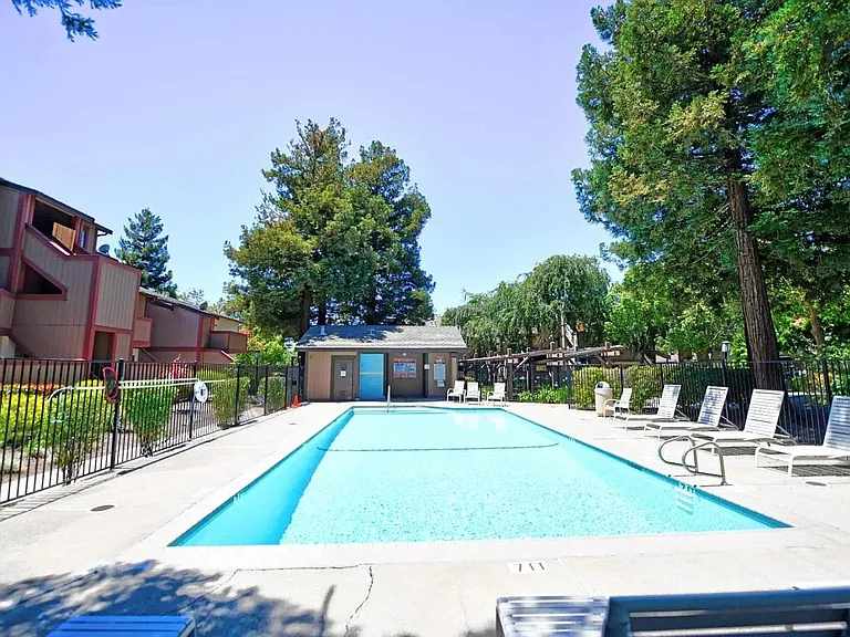 254 Hackamore Cmn — Photo 17