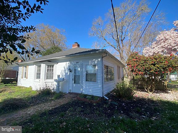 3rd image of 205 Somerset Ave