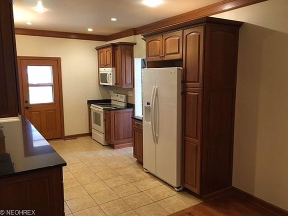 3rd image of 517 W 11th St