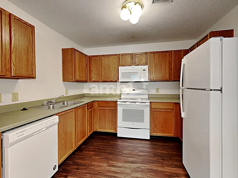 2322 Bristol Dr — Photo 3
