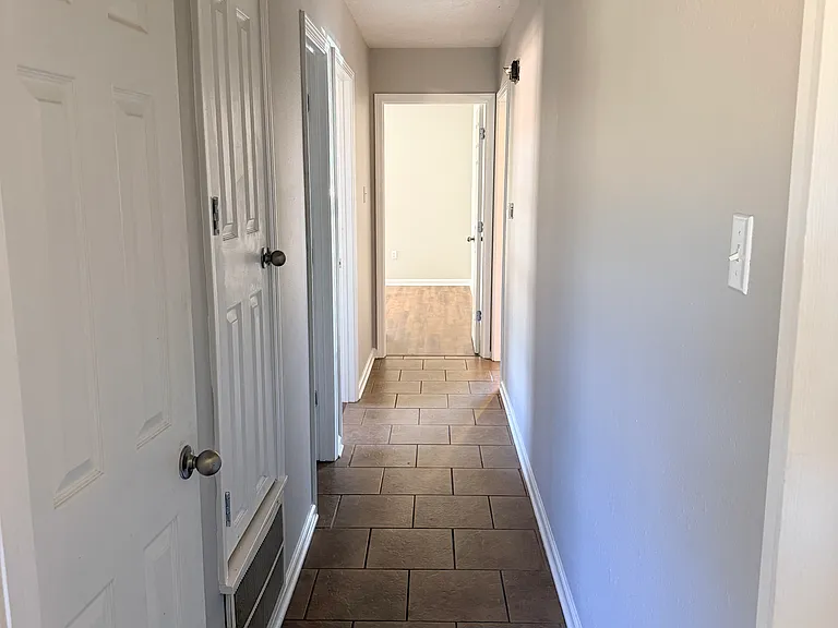 2205 Mustang St — Photo 6