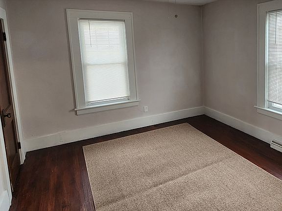 5th image of 132 Crescent Dr Unit 1