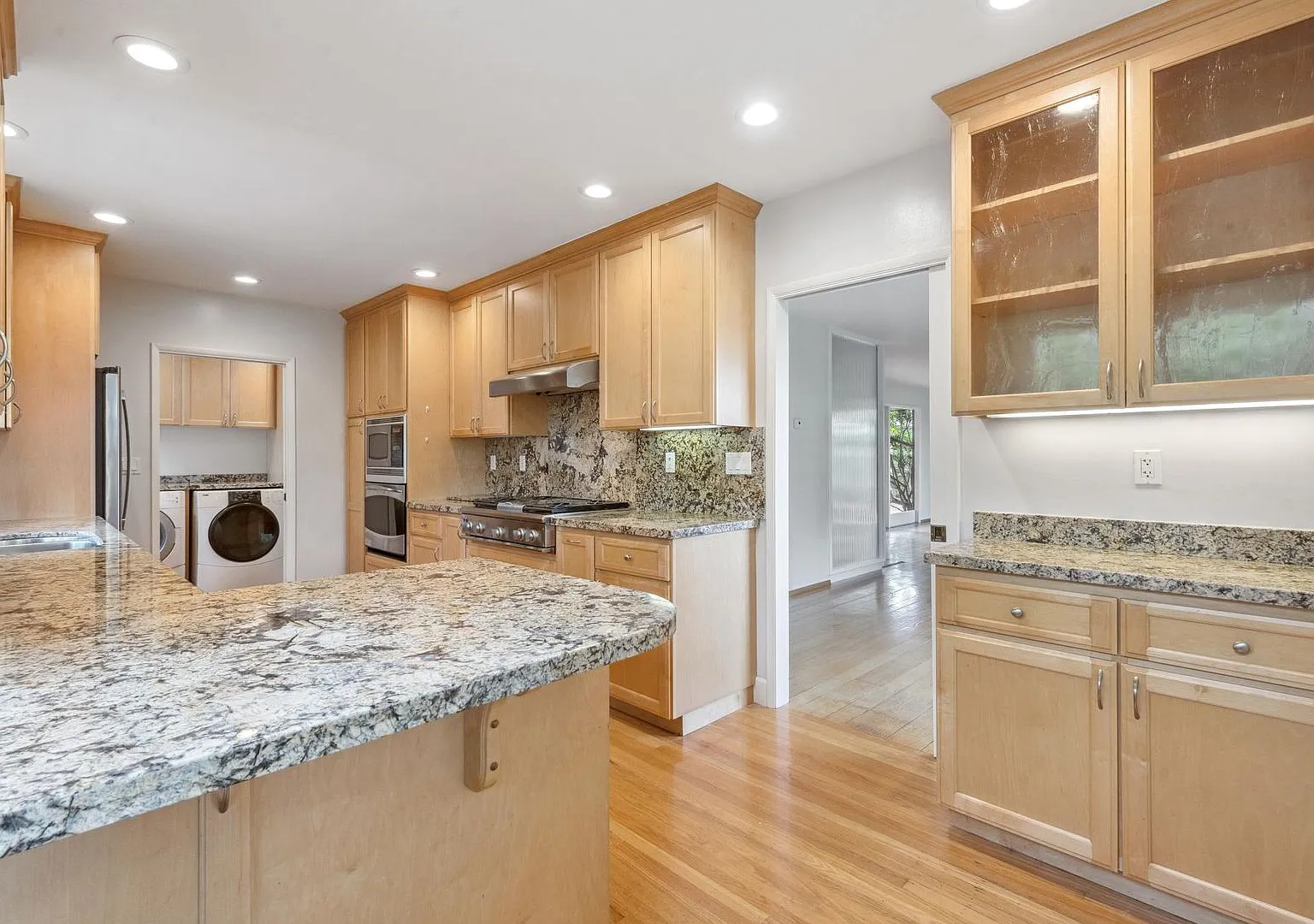 Modern Mid-Century 4 Bedroom, 3 Bath 2,200 SF Home in Oakland Hills || Border Piedmont — Photo 3