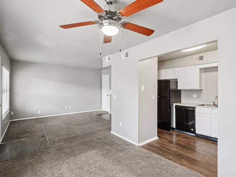 Hidden Hills Apartments — Photo 22