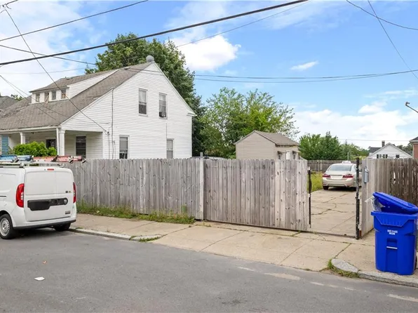 86 Lynch St, Providence, RI 02908